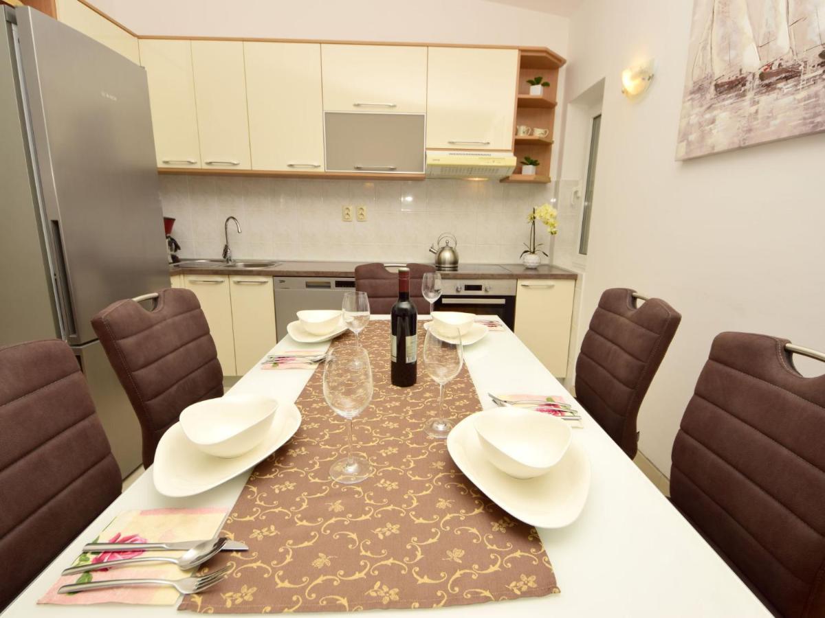 Apartment Mornar-2 By Interhome Trogir Eksteriør bilde